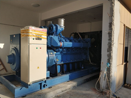 荼陵縣人民醫(yī)院定購(gòu)1200KW發(fā)電機(jī)組抵達(dá)現(xiàn)場(chǎng)，安裝調(diào)試驗(yàn)收成功