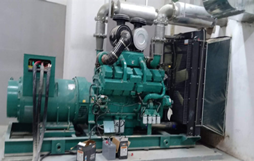 某健康管理公司一臺(tái)720KW康明斯發(fā)電機(jī)組安裝調(diào)試完畢 某健康管理公司一臺(tái)720KW康明斯發(fā)電機(jī)組安裝調(diào)試完畢